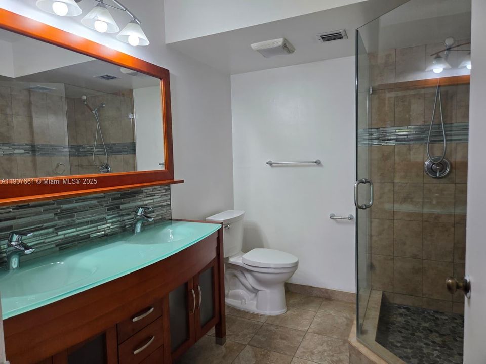 Под контрактом: $2,000 (2 спален, 2 ванн, 1442 Квадратных фут)