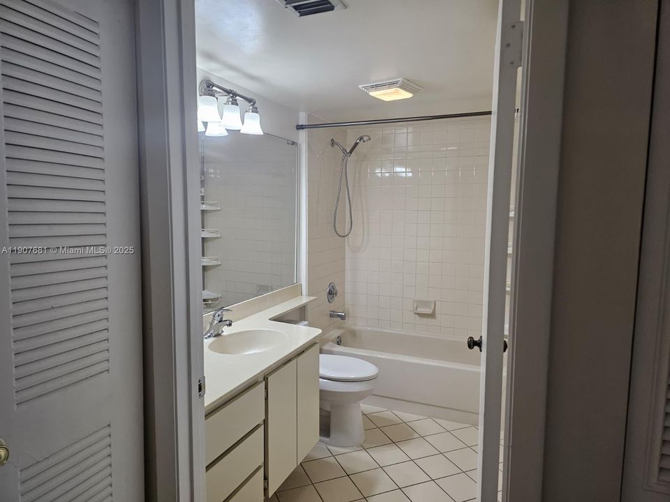 Под контрактом: $2,000 (2 спален, 2 ванн, 1442 Квадратных фут)