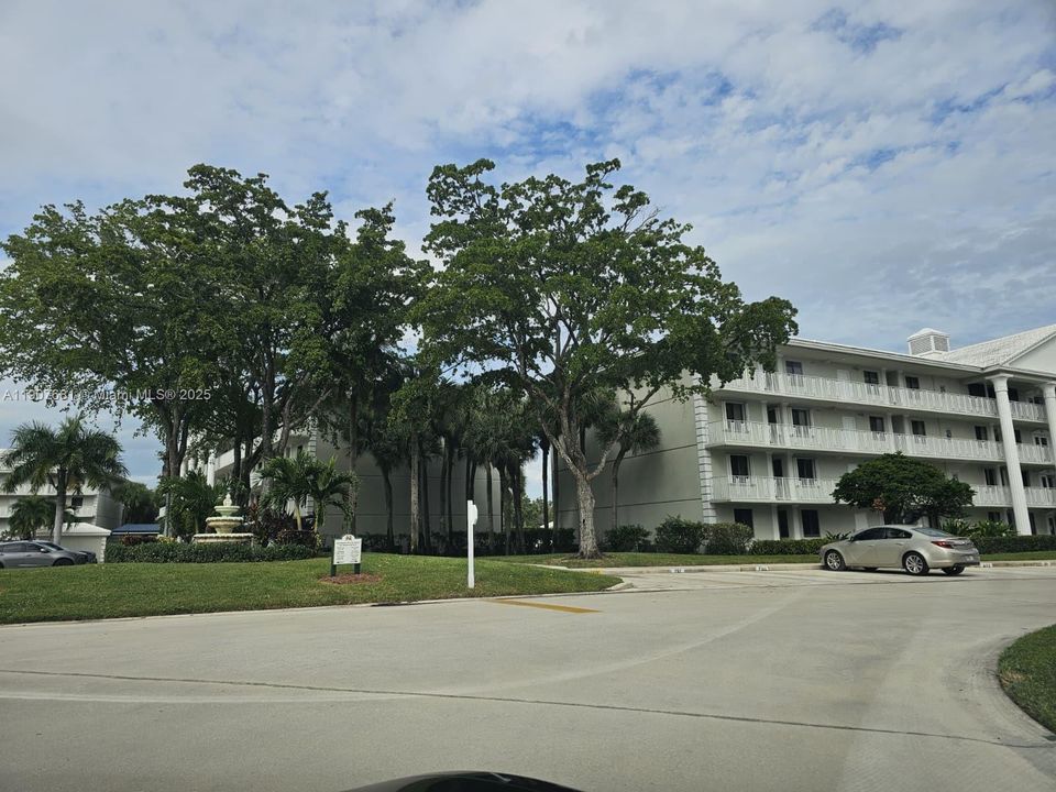 Под контрактом: $2,000 (2 спален, 2 ванн, 1442 Квадратных фут)