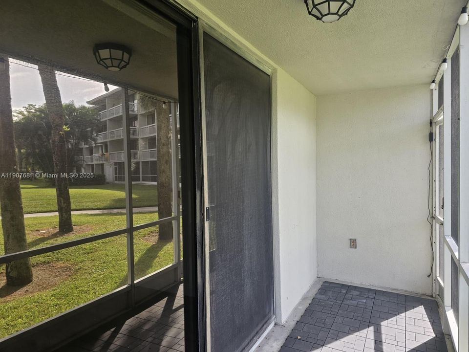 Под контрактом: $2,000 (2 спален, 2 ванн, 1442 Квадратных фут)