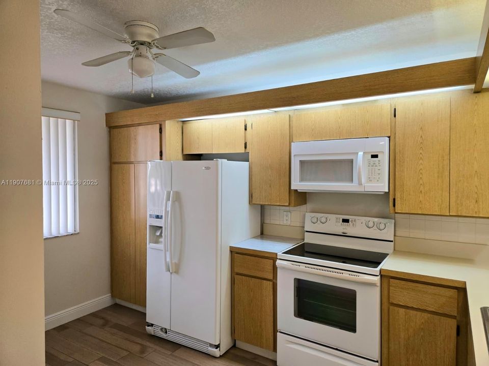 Под контрактом: $2,000 (2 спален, 2 ванн, 1442 Квадратных фут)