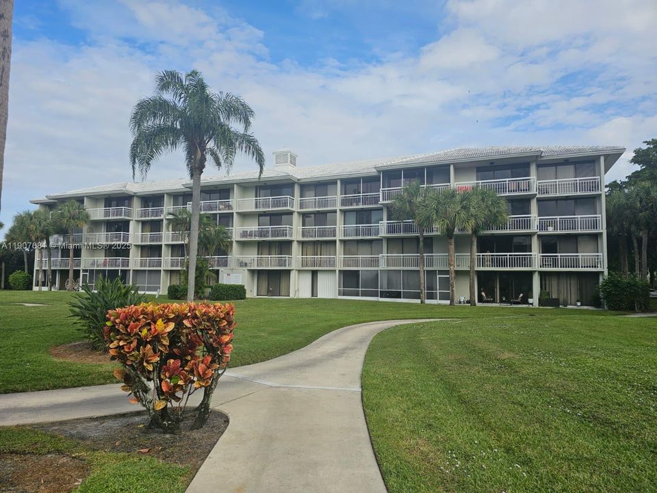 Под контрактом: $2,000 (2 спален, 2 ванн, 1442 Квадратных фут)