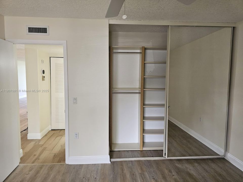 Под контрактом: $2,000 (2 спален, 2 ванн, 1442 Квадратных фут)