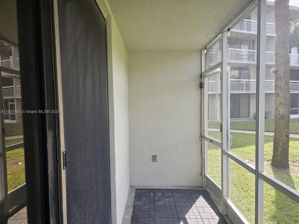 Под контрактом: $2,000 (2 спален, 2 ванн, 1442 Квадратных фут)