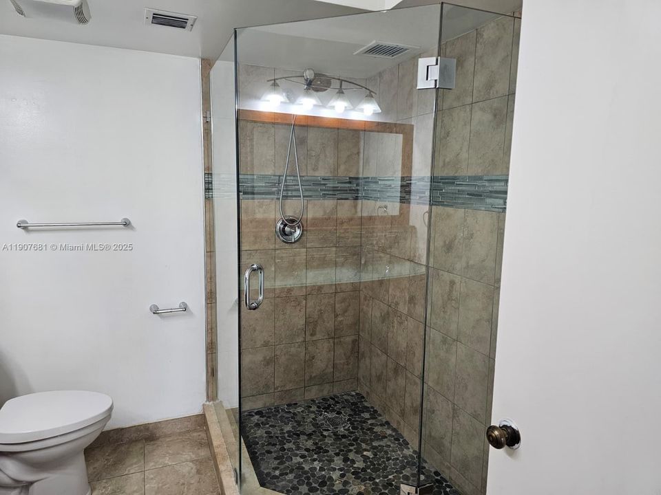 Под контрактом: $2,000 (2 спален, 2 ванн, 1442 Квадратных фут)