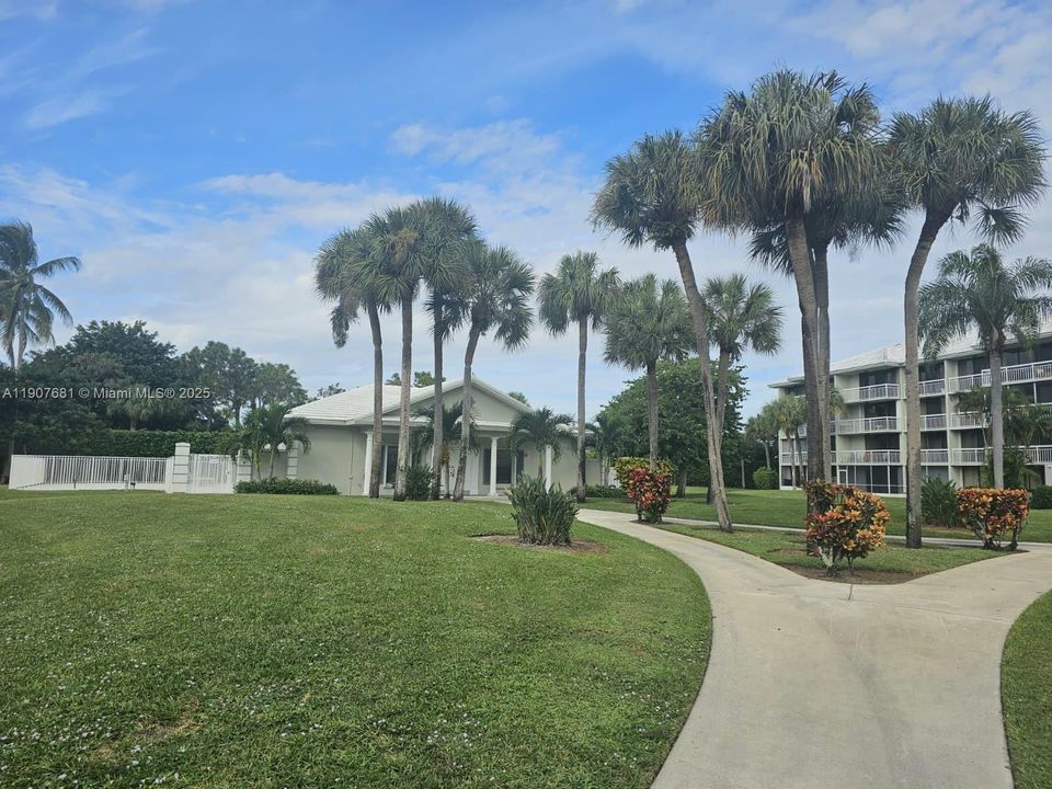 Под контрактом: $2,000 (2 спален, 2 ванн, 1442 Квадратных фут)