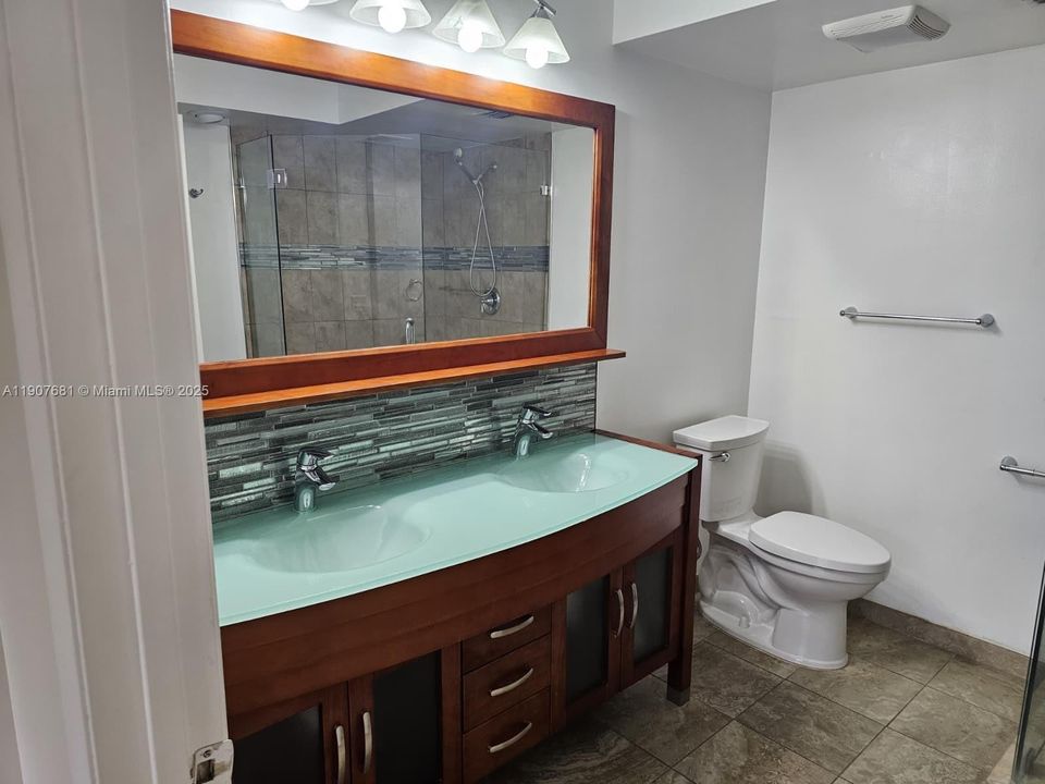 Под контрактом: $2,000 (2 спален, 2 ванн, 1442 Квадратных фут)