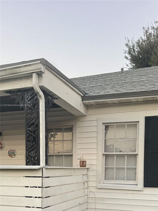 For Rent: $1,250 (0 beds, 1 baths, 700 Square Feet)