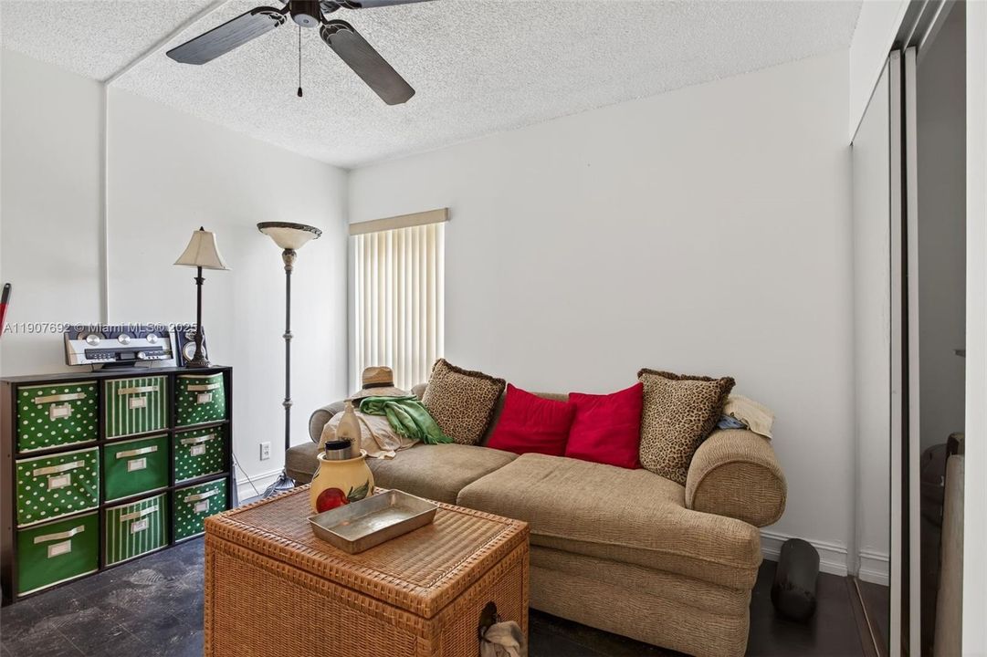 Active With Contract: $149,000 (2 beds, 2 baths, 1222 Square Feet)