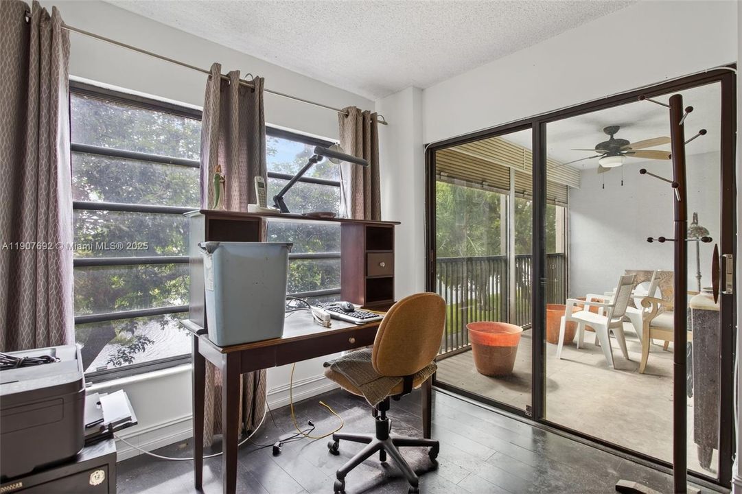 Active With Contract: $149,000 (2 beds, 2 baths, 1222 Square Feet)