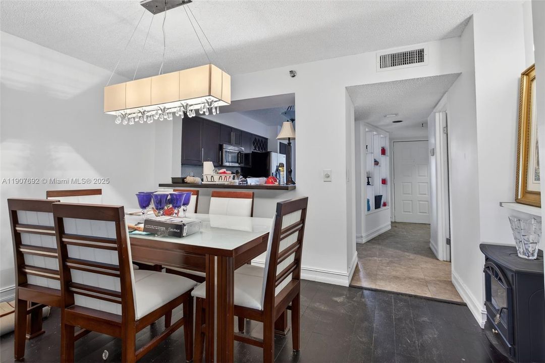 Active With Contract: $149,000 (2 beds, 2 baths, 1222 Square Feet)