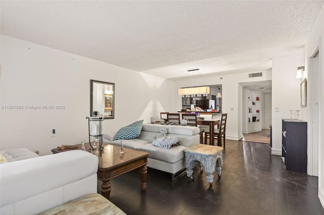 Active With Contract: $149,000 (2 beds, 2 baths, 1222 Square Feet)