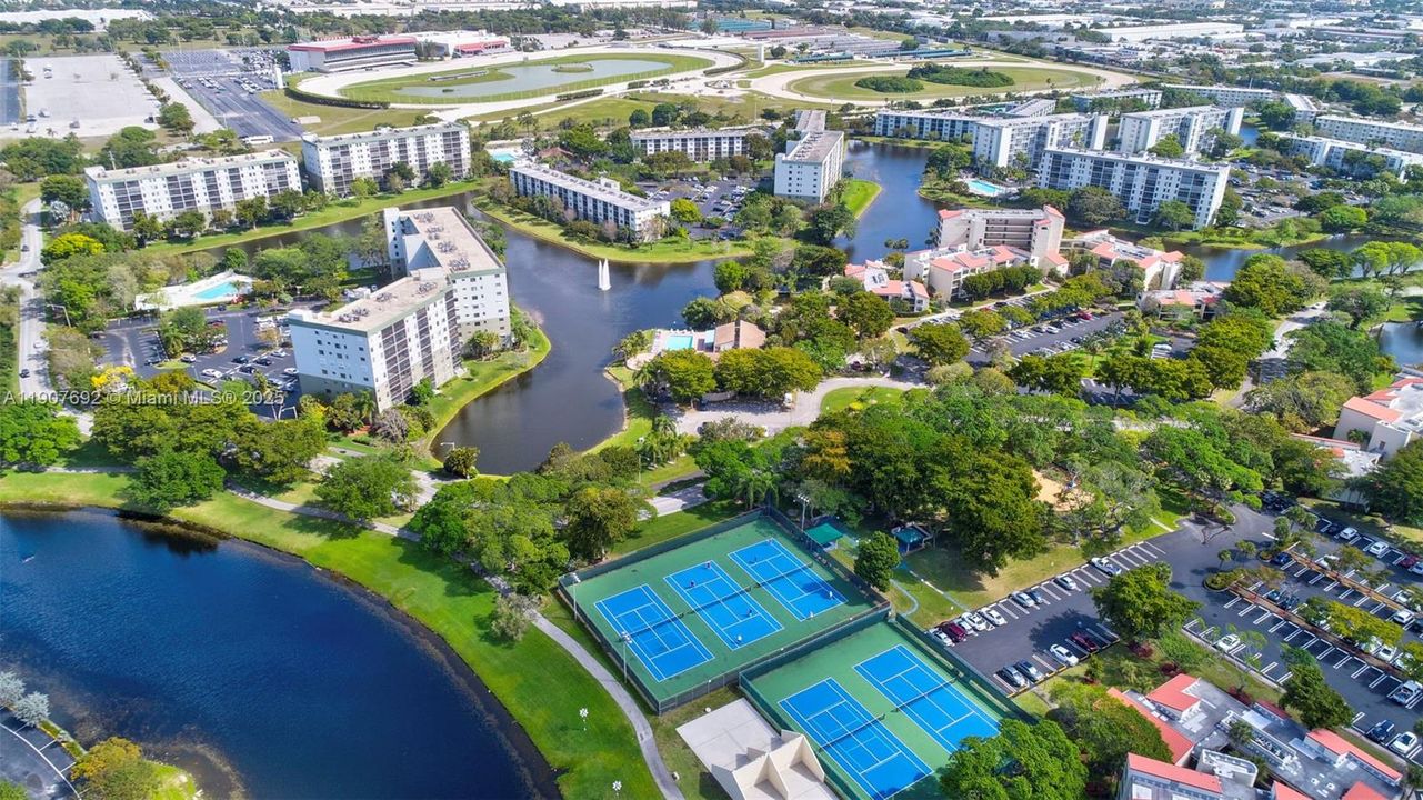 Active With Contract: $149,000 (2 beds, 2 baths, 1222 Square Feet)