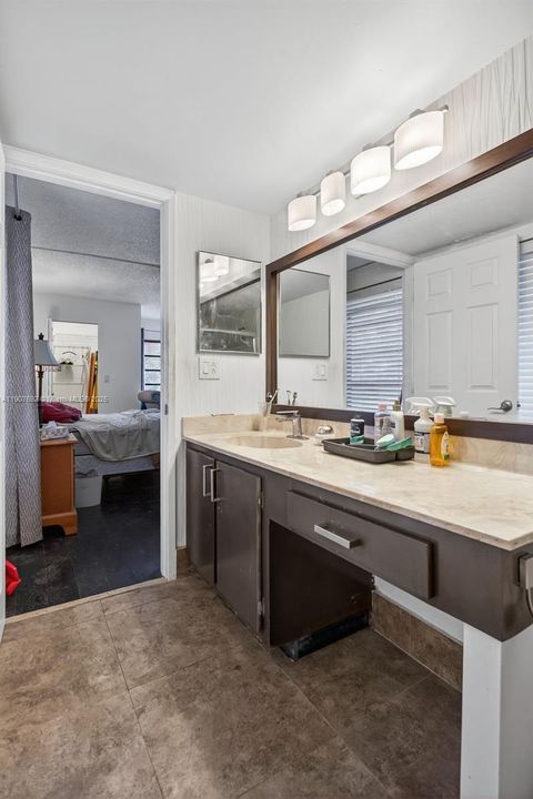 Active With Contract: $149,000 (2 beds, 2 baths, 1222 Square Feet)