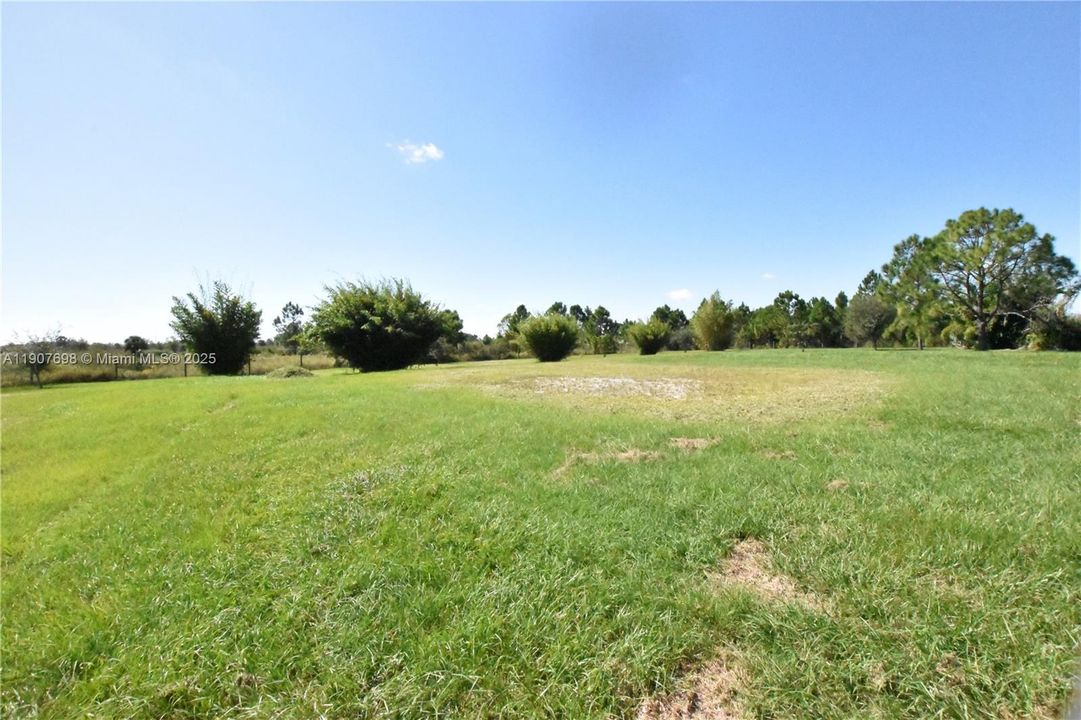 待售: $118,000 (2.50 acres)