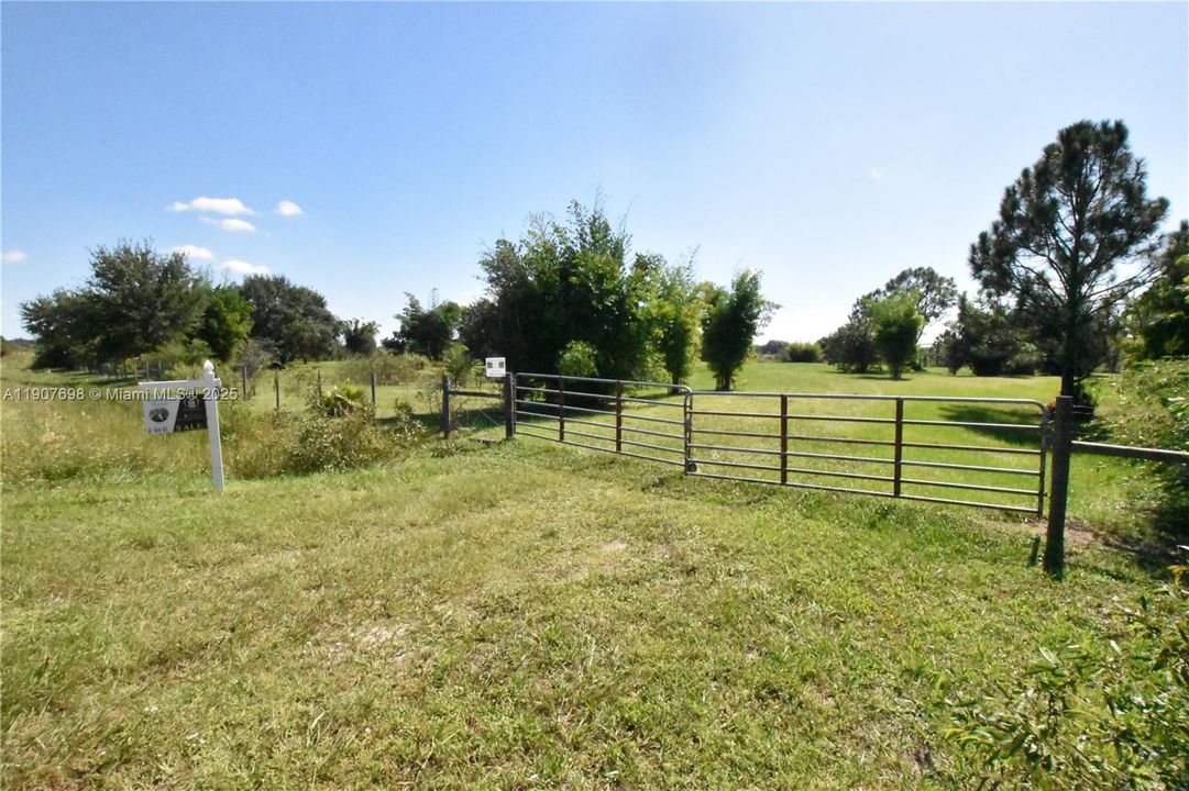 待售: $118,000 (2.50 acres)