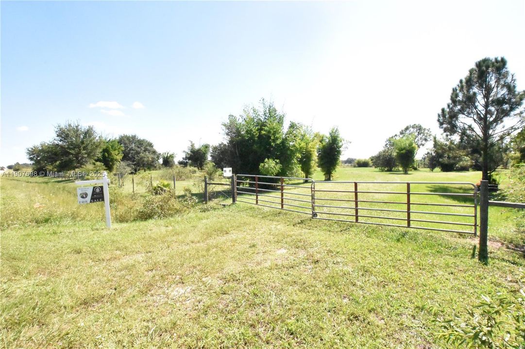 待售: $118,000 (2.50 acres)