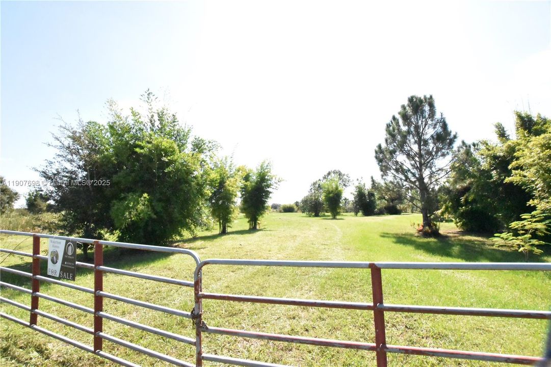 待售: $118,000 (2.50 acres)