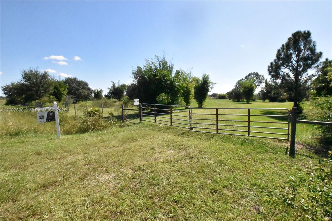 待售: $118,000 (2.50 acres)