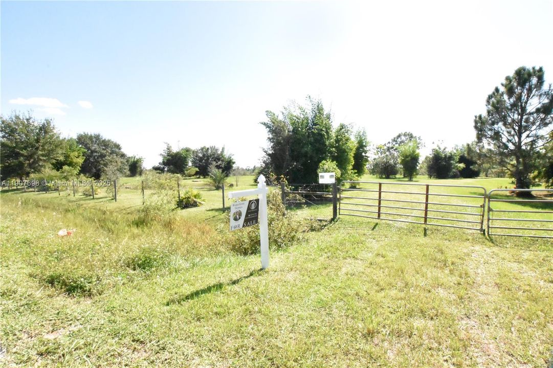 待售: $118,000 (2.50 acres)