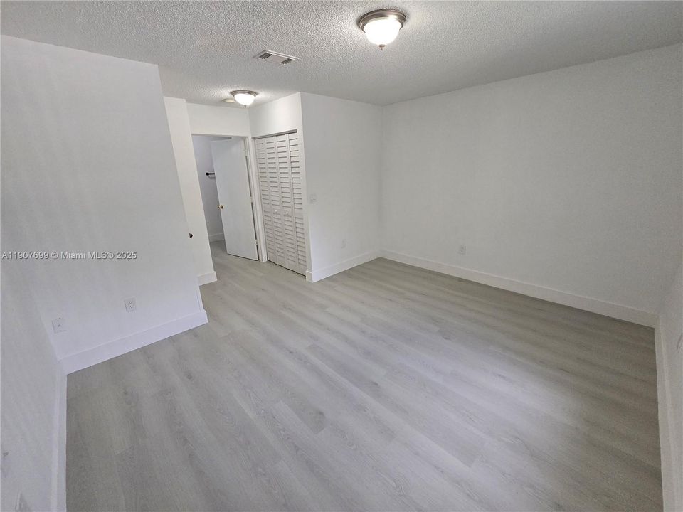 Active With Contract: $359,999 (3 beds, 2 baths, 1090 Square Feet)