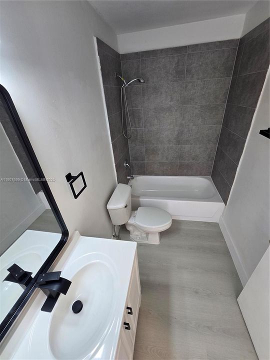 Active With Contract: $359,999 (3 beds, 2 baths, 1090 Square Feet)