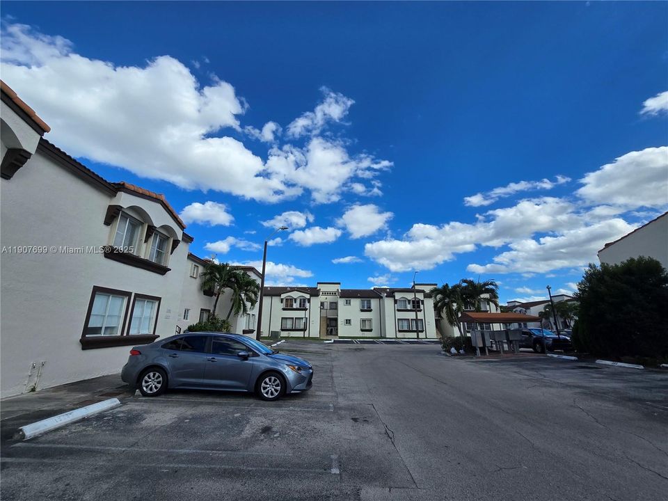 Active With Contract: $359,999 (3 beds, 2 baths, 1090 Square Feet)