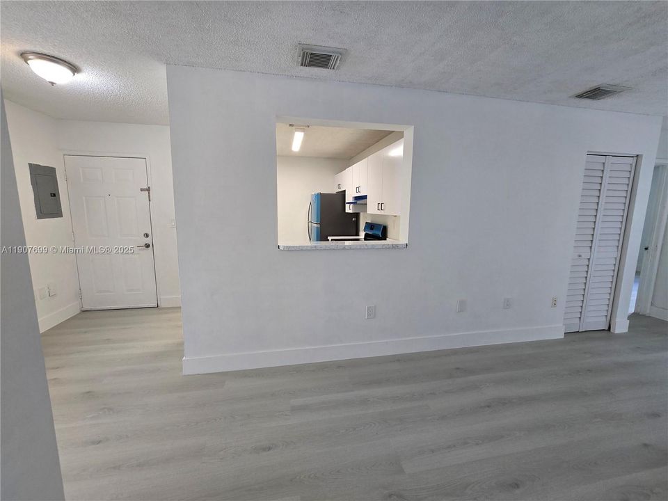 Active With Contract: $359,999 (3 beds, 2 baths, 1090 Square Feet)