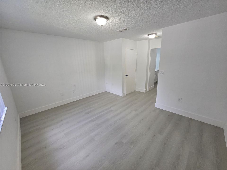 Active With Contract: $359,999 (3 beds, 2 baths, 1090 Square Feet)