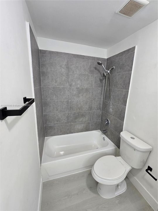 Active With Contract: $359,999 (3 beds, 2 baths, 1090 Square Feet)