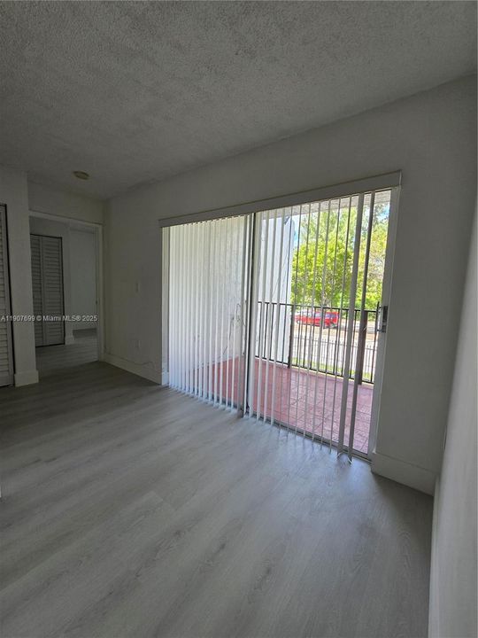 Active With Contract: $359,999 (3 beds, 2 baths, 1090 Square Feet)