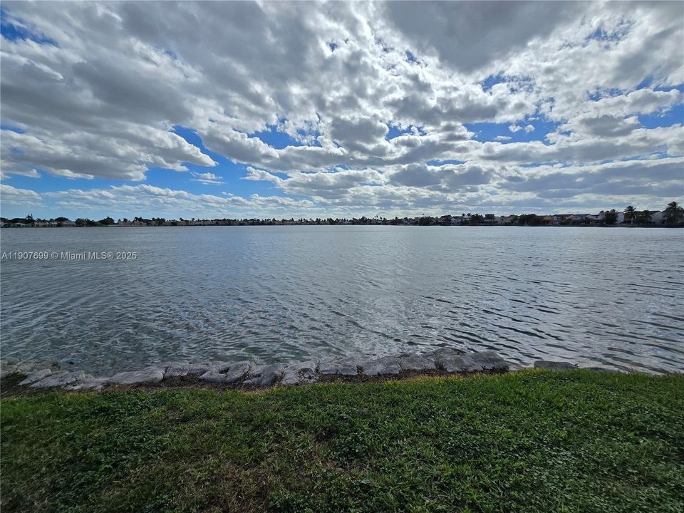 Active With Contract: $359,999 (3 beds, 2 baths, 1090 Square Feet)