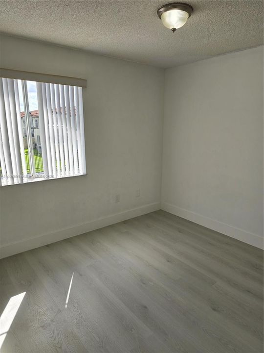 Active With Contract: $359,999 (3 beds, 2 baths, 1090 Square Feet)