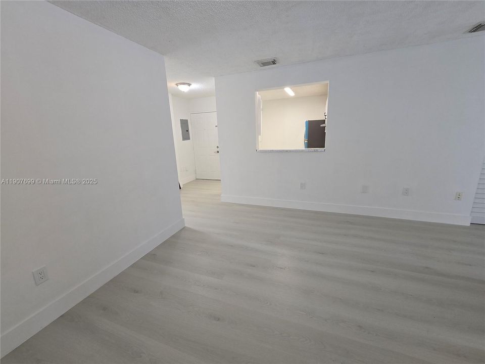 Active With Contract: $359,999 (3 beds, 2 baths, 1090 Square Feet)