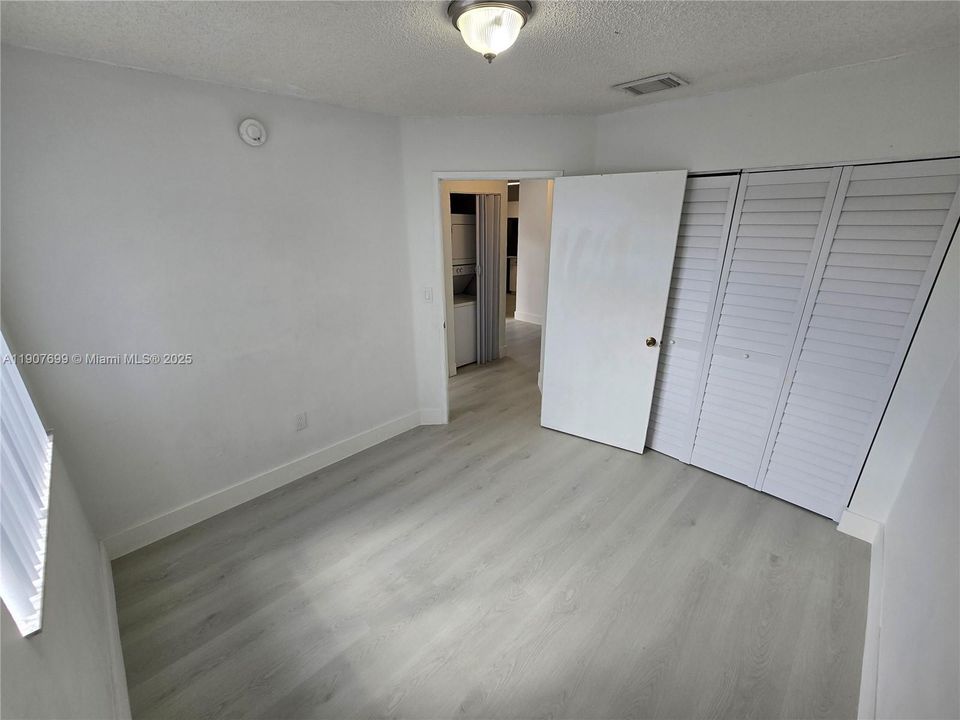 Active With Contract: $359,999 (3 beds, 2 baths, 1090 Square Feet)