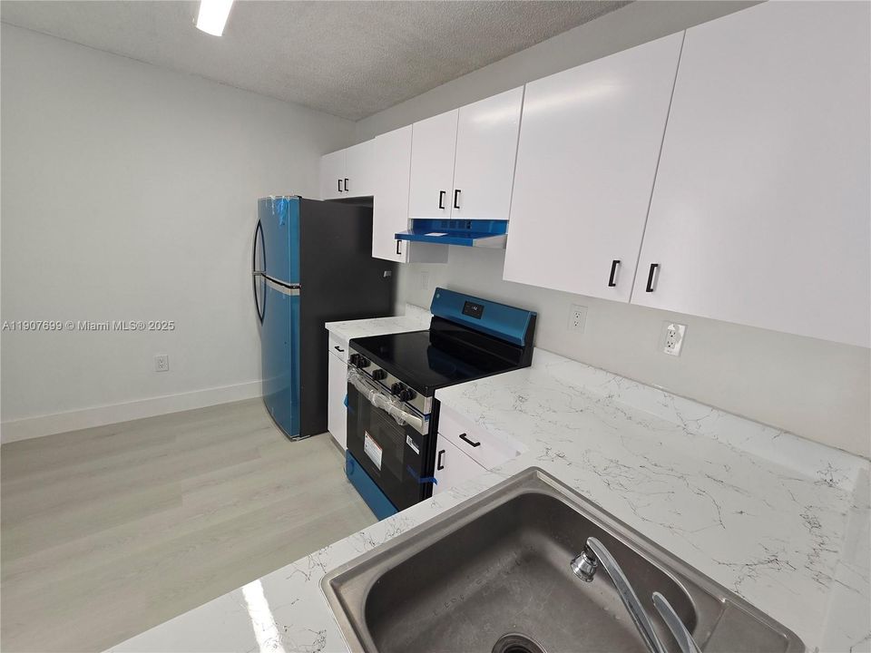 Active With Contract: $359,999 (3 beds, 2 baths, 1090 Square Feet)