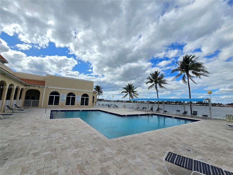 Active With Contract: $359,999 (3 beds, 2 baths, 1090 Square Feet)