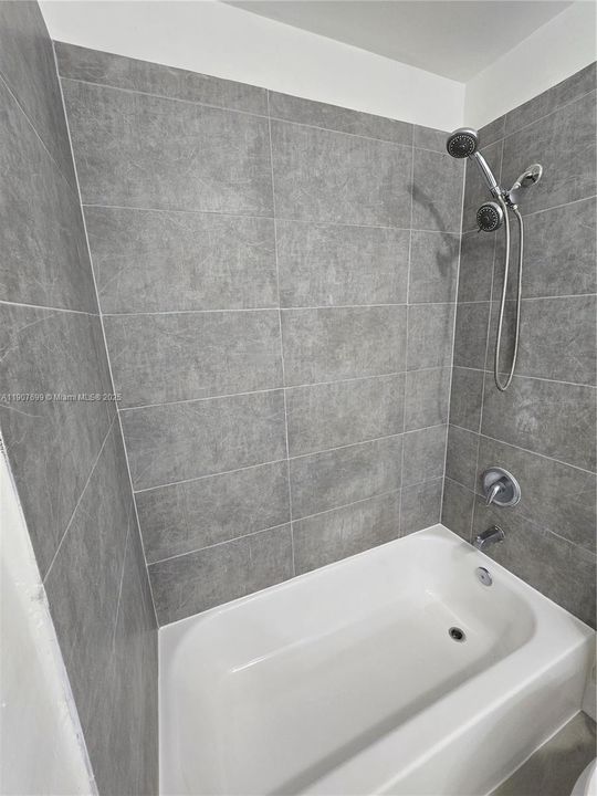 Active With Contract: $359,999 (3 beds, 2 baths, 1090 Square Feet)