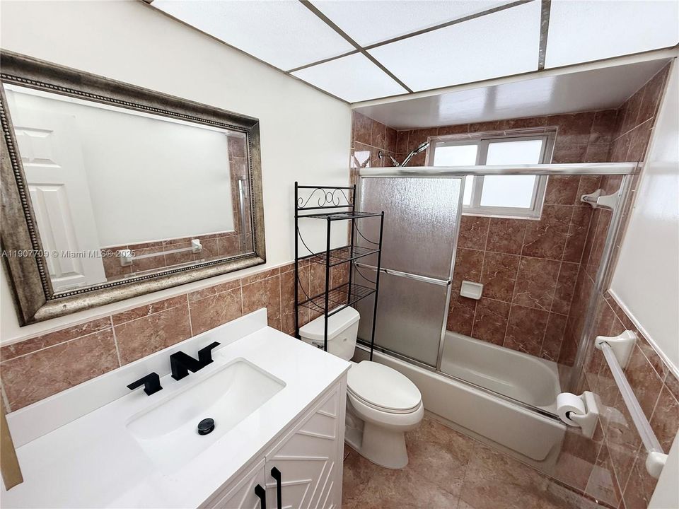 合同活跃: $1,650 (1 贝兹, 1 浴室, 2112 平方英尺)