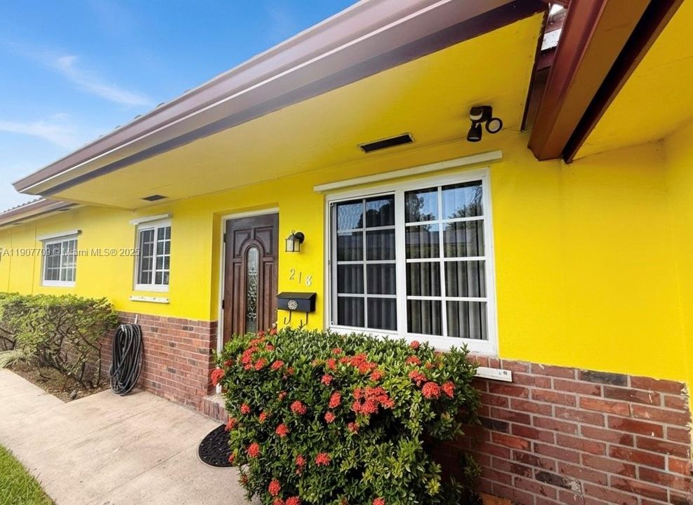 合同活跃: $1,650 (1 贝兹, 1 浴室, 2112 平方英尺)