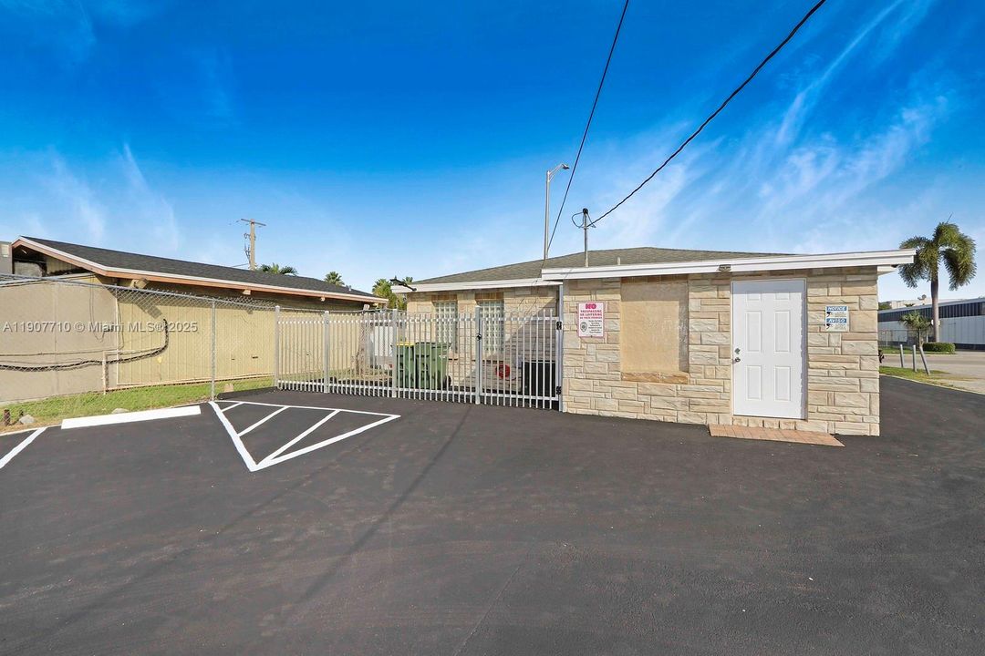 出租: $4,000 (0 贝兹, 0 浴室, 0 平方英尺)