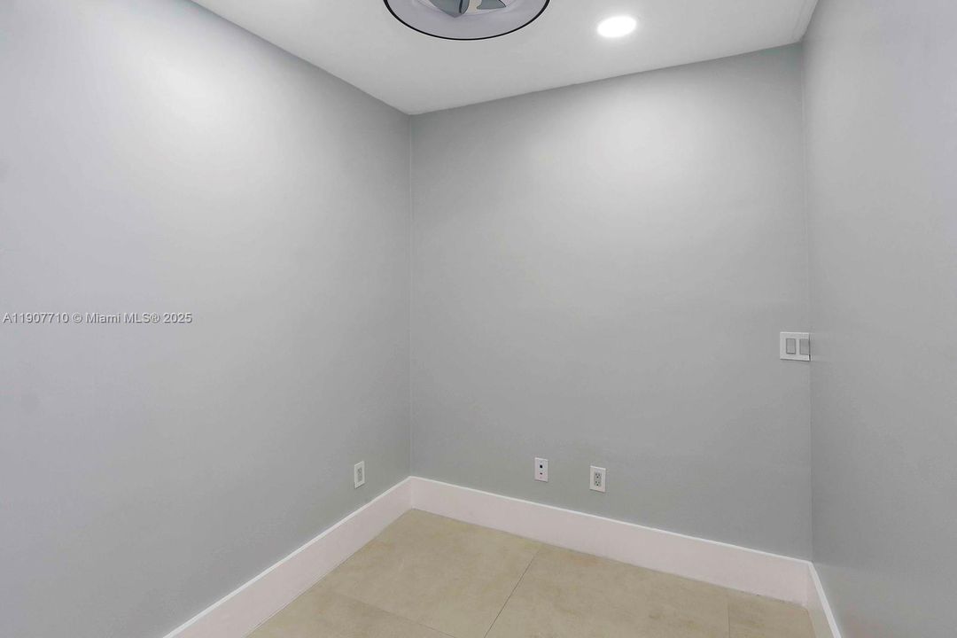 出租: $4,000 (0 贝兹, 0 浴室, 0 平方英尺)