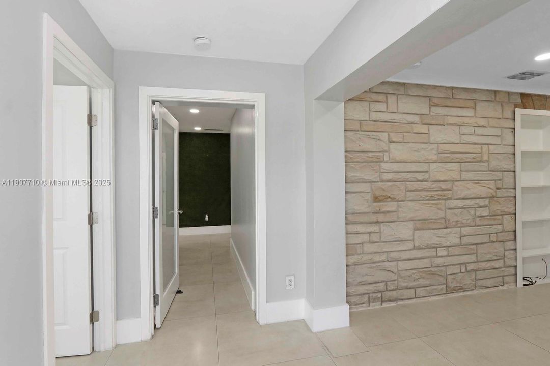 出租: $4,000 (0 贝兹, 0 浴室, 0 平方英尺)