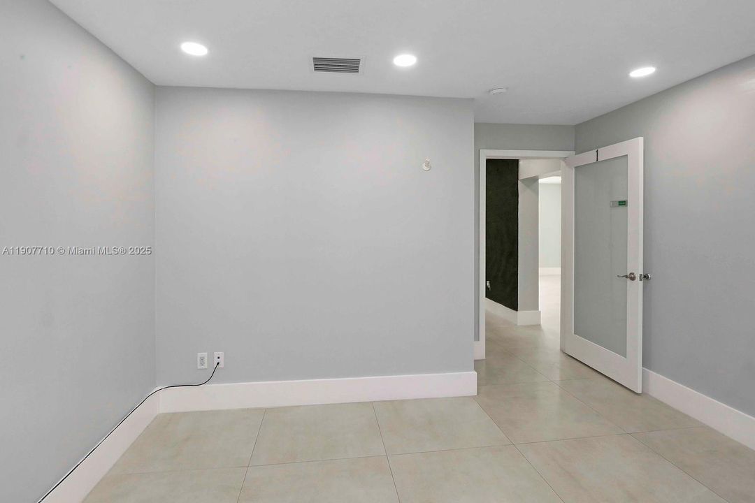 出租: $4,000 (0 贝兹, 0 浴室, 0 平方英尺)