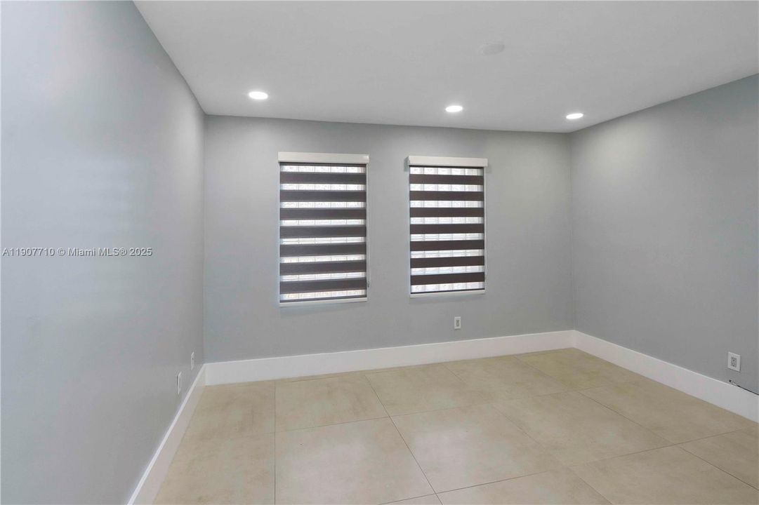 出租: $4,000 (0 贝兹, 0 浴室, 0 平方英尺)