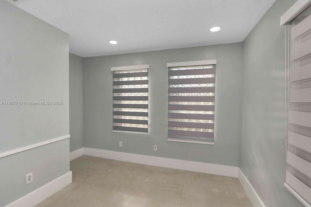 出租: $4,000 (0 贝兹, 0 浴室, 0 平方英尺)