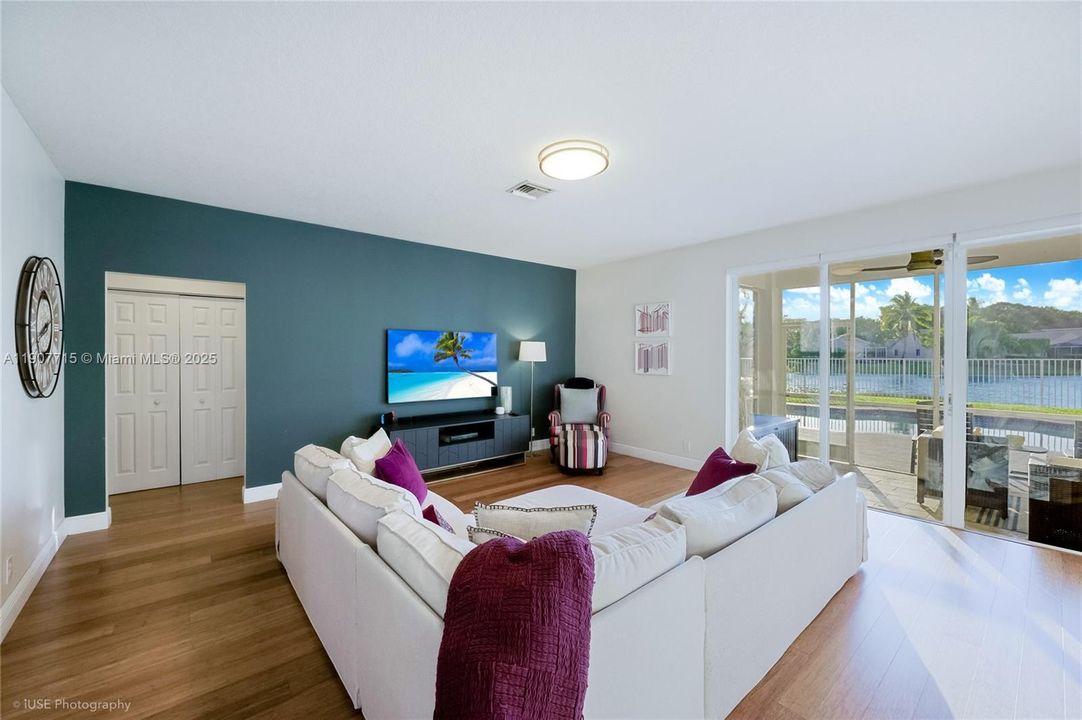 На продажу: $1,245,000 (5 спален, 4 ванн, 2536 Квадратных фут)