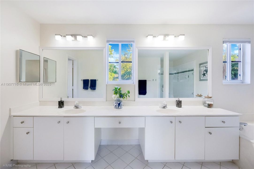 На продажу: $1,245,000 (5 спален, 4 ванн, 2536 Квадратных фут)