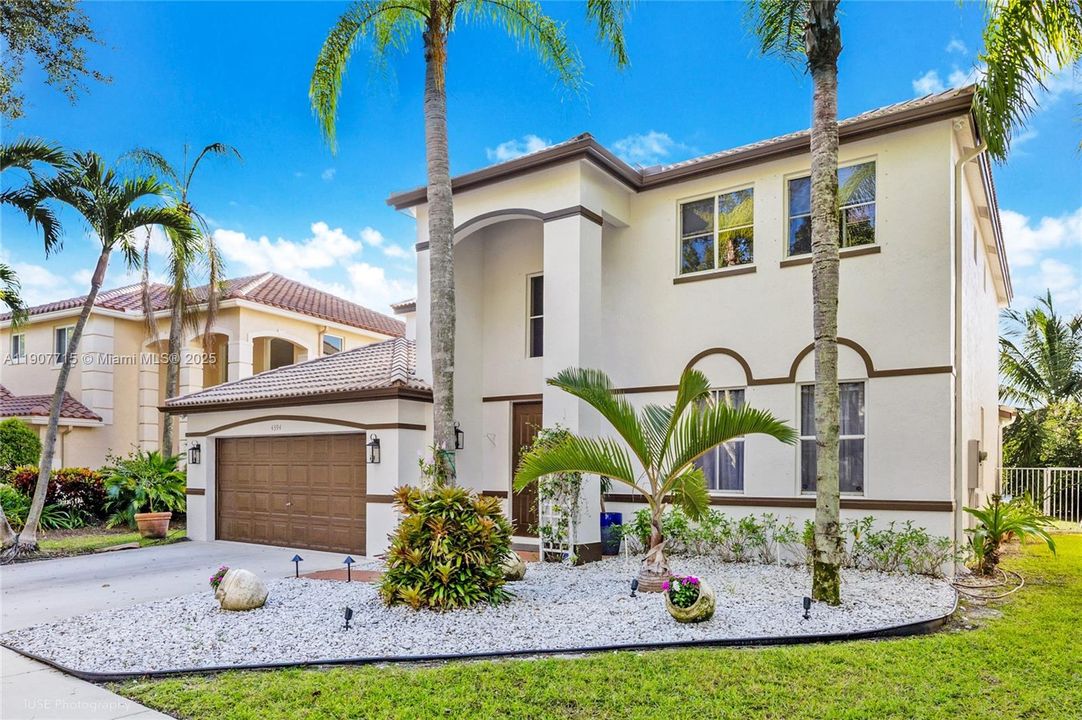 На продажу: $1,245,000 (5 спален, 4 ванн, 2536 Квадратных фут)