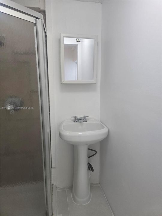 Под контрактом: $1,050 (1 спален, 1 ванн, 1810 Квадратных фут)